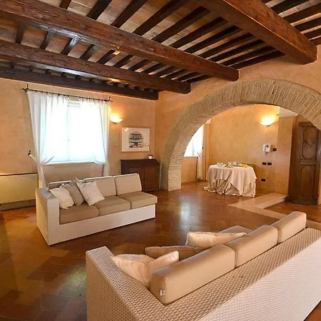 Sleeps 14 Pool Wifi Montemaggiore al Metauro